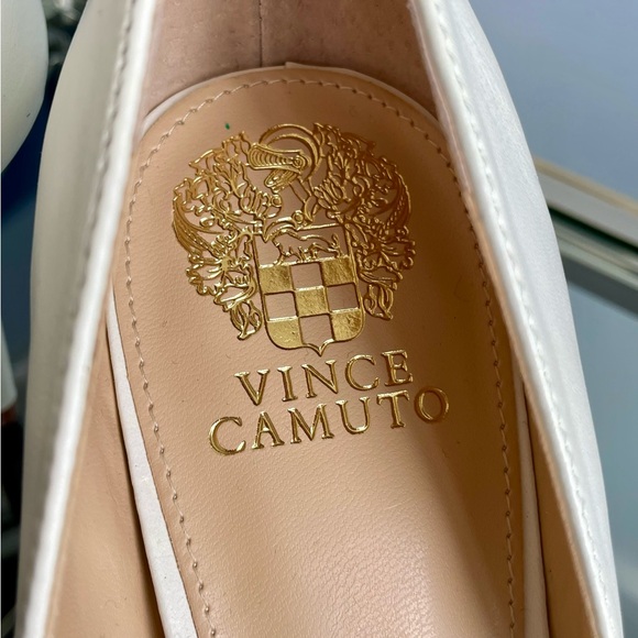 NEW 🌹 Vince Camuto White Pumps. US 10. - Picture 3 of 14
